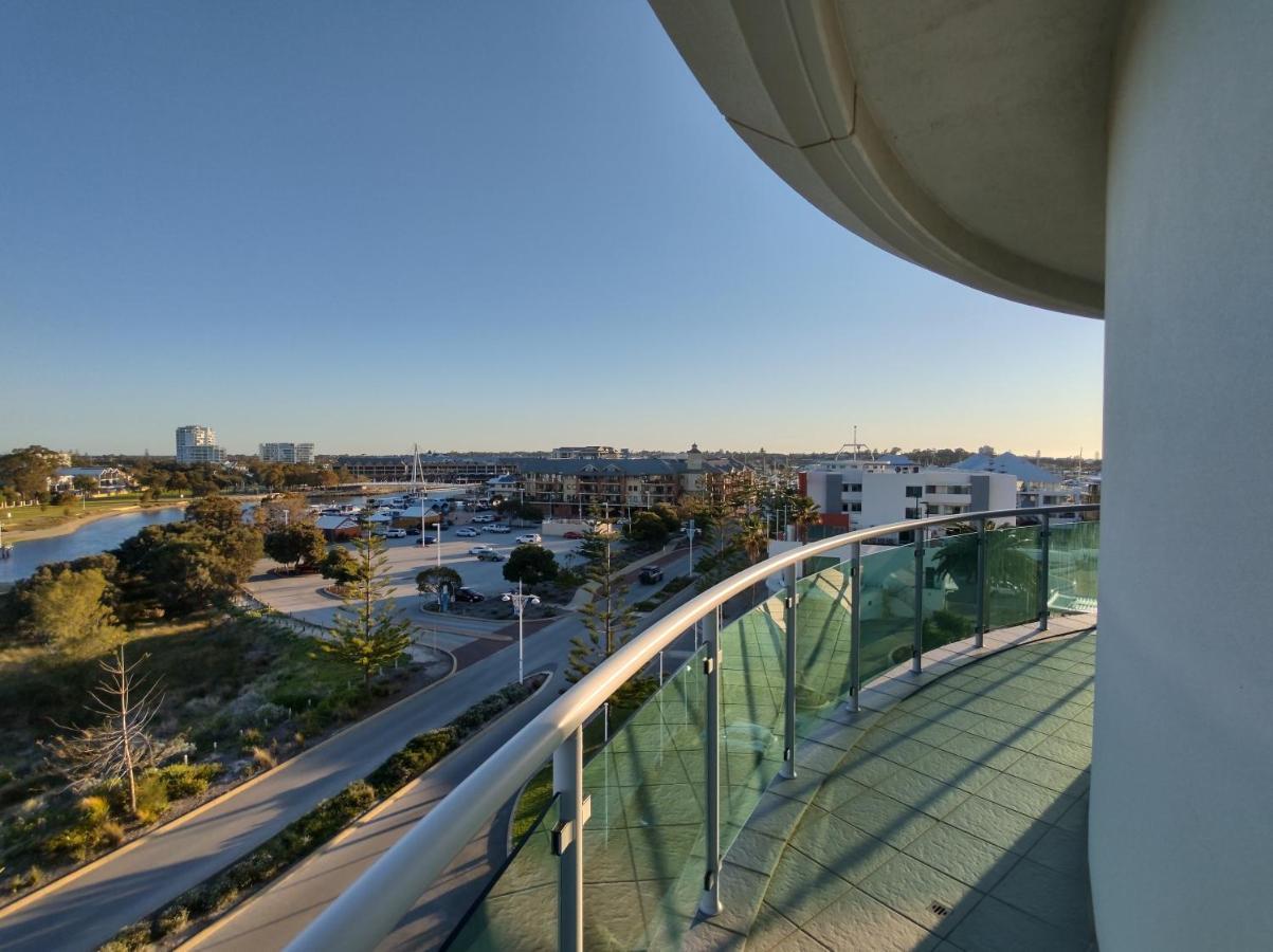 A 406 Fantastic Ocean Beach And Marina View Apt - Mandurah Bagian luar foto